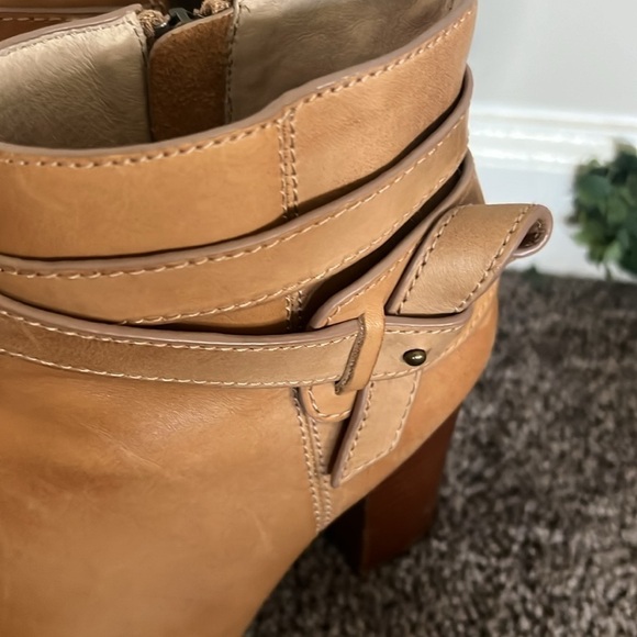 Tommy Bahama leather Liia Boots Size 7 - Picture 6 of 8